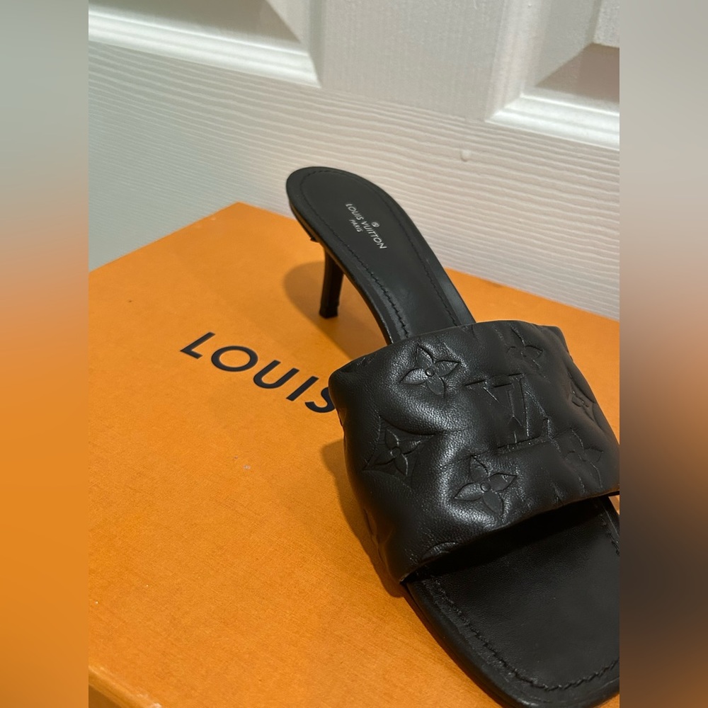 Black small heel